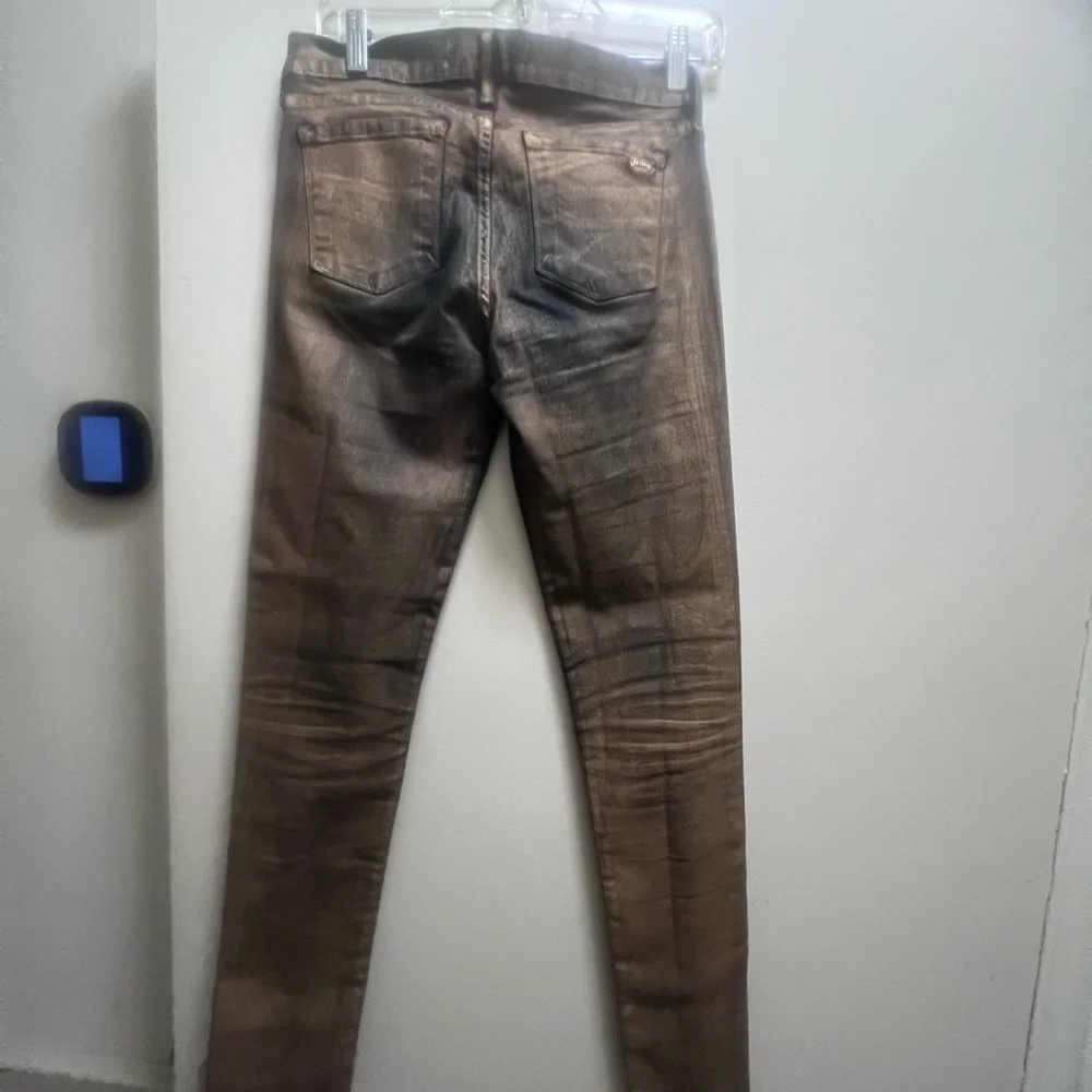 Juicy couture gold metallic jeans 77% cotton 21% polyester—elastic.